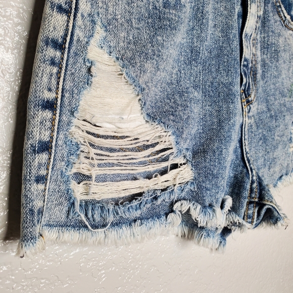 Ripped shorts - Picture 4 of 7